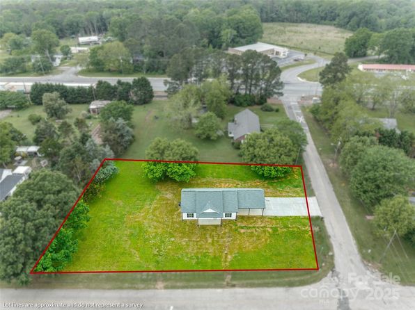 5705 White St, Fort Lawn, SC 29714