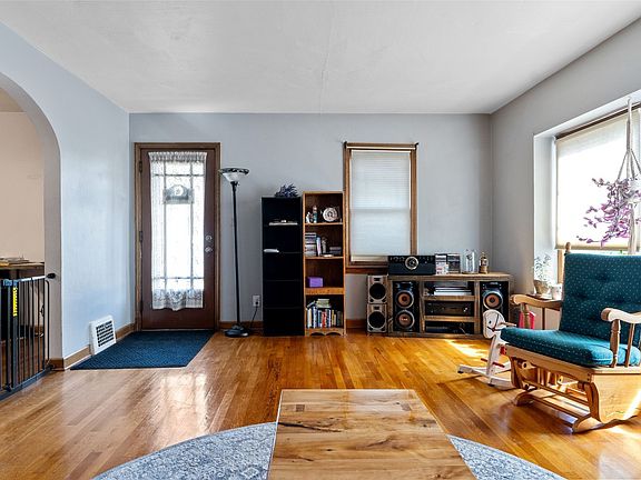 3rd image of 3 Schulte Ave