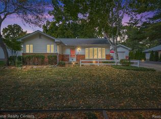 356 Fairbrook St, Northville, MI 48167