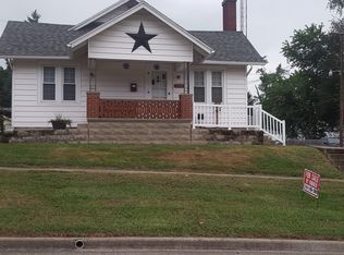 118 W 11th St, Mount Carmel, IL 62863