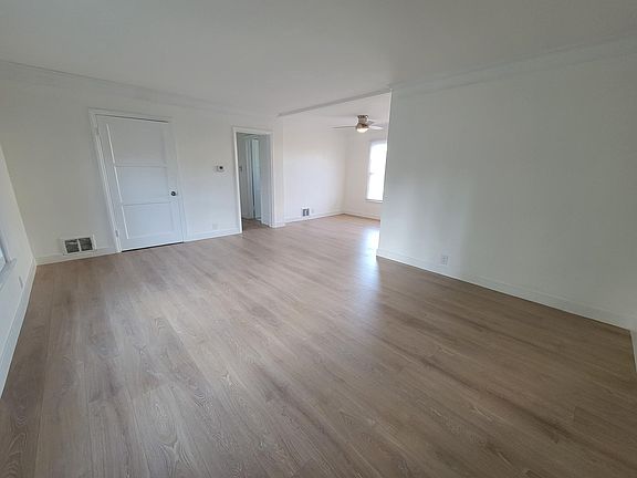 4th image of 406 1/2 Shirley Pl