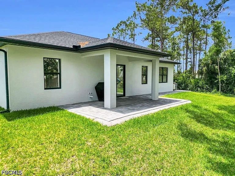 1914 Sunniland Blvd — Photo 17