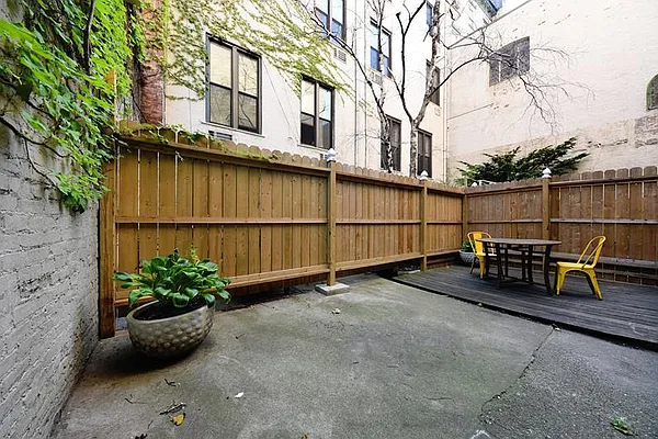 Rented by Buchbinder & Warren | media 28