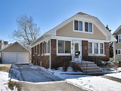8 S Commonwealth Ave, Aurora, IL, 60506