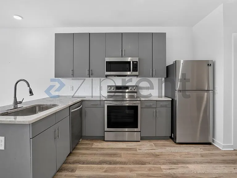 525 Parkway Dr #403 — Photo 4