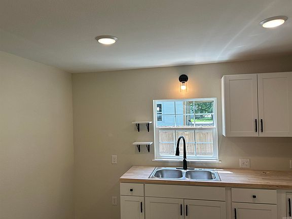 3rd image of 306 Madison St