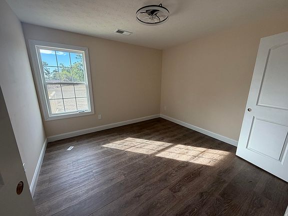 4th image of 70 Holly St