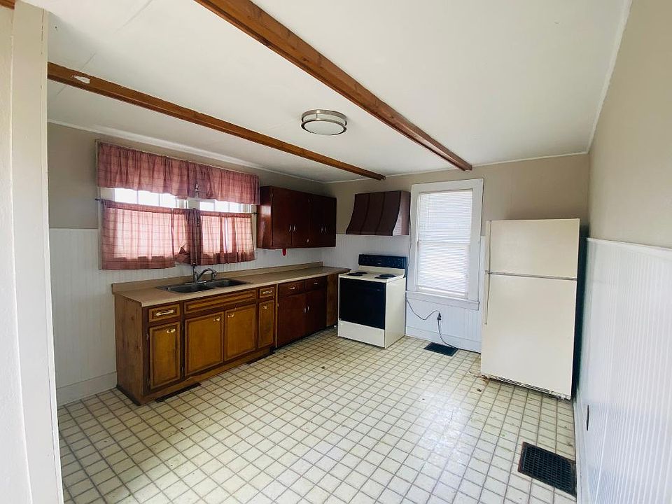 2nd image of 5473 Strawberry Rd