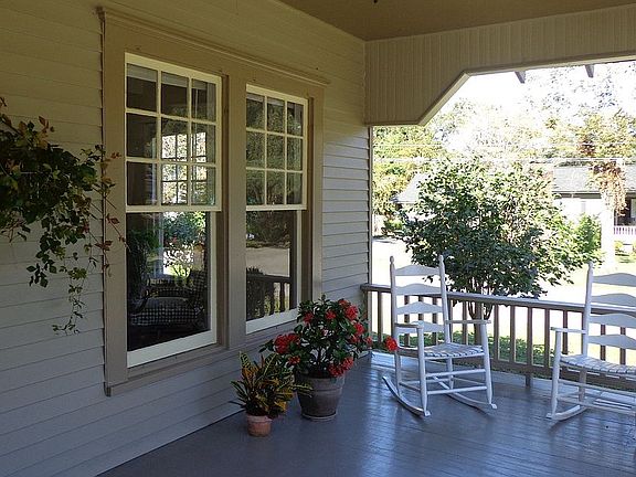     Inviting porch 