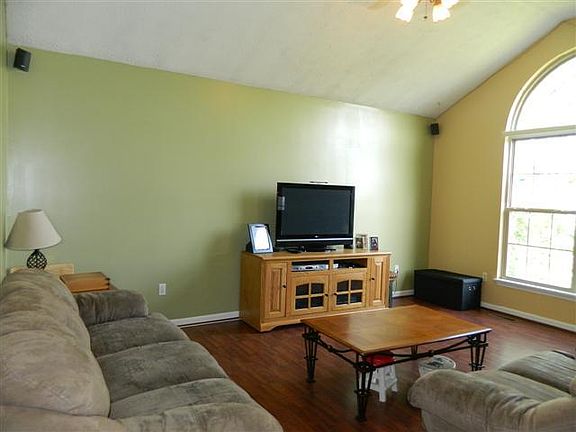 3rd image of 410 Humston Dr
