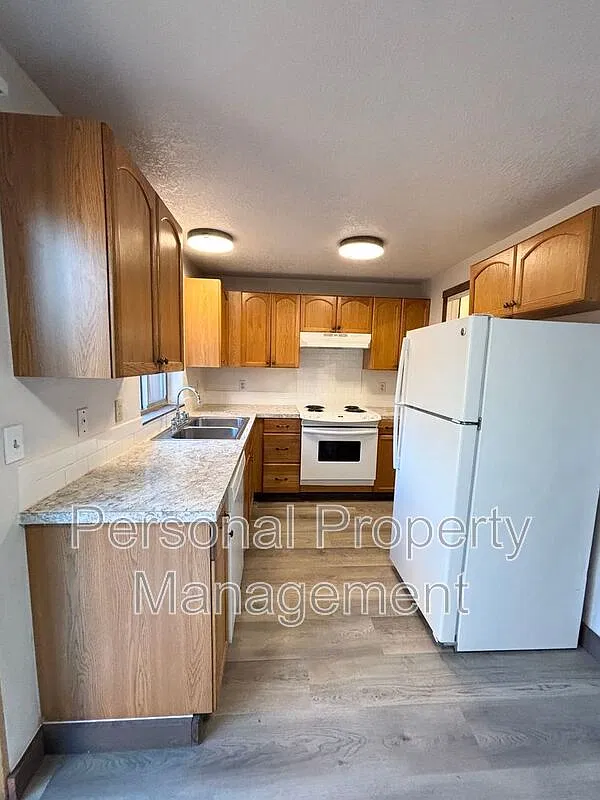 2 bed, 1.5 bath, 1008 sqft, $1,695 — Photo 2