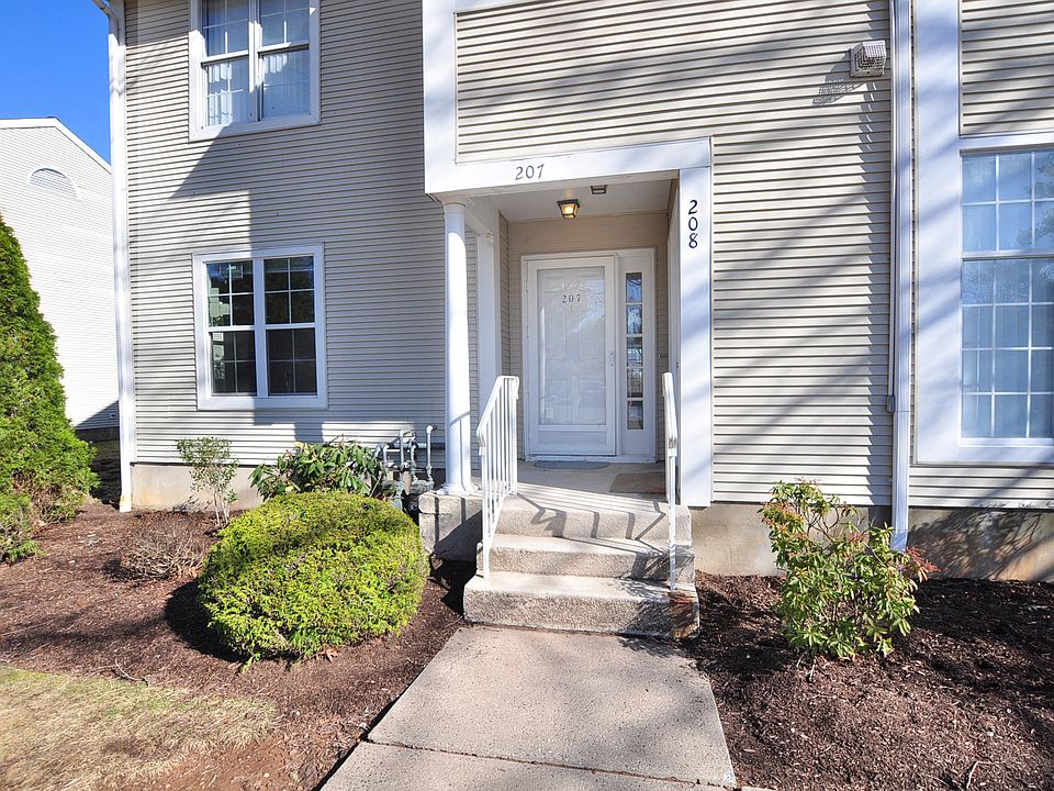 1st image of 207 Country Club Ct
