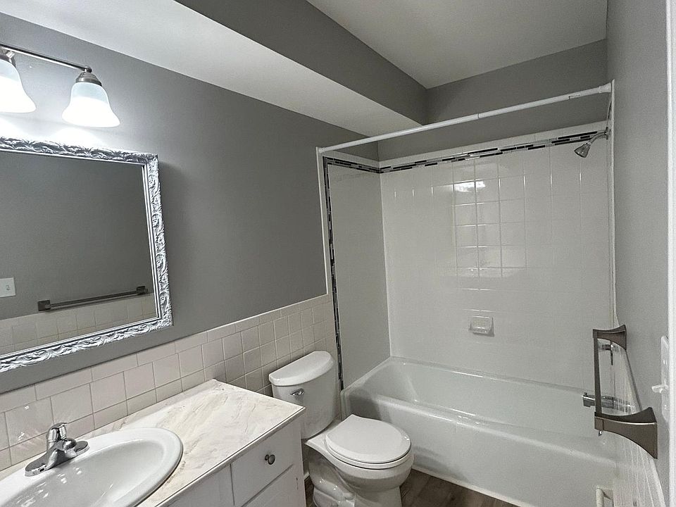 Heatherwood Apartments 8441 Robinson St Overland Park KS Zillow