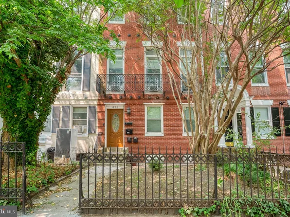 828 Hollins St, Baltimore, MD 21201