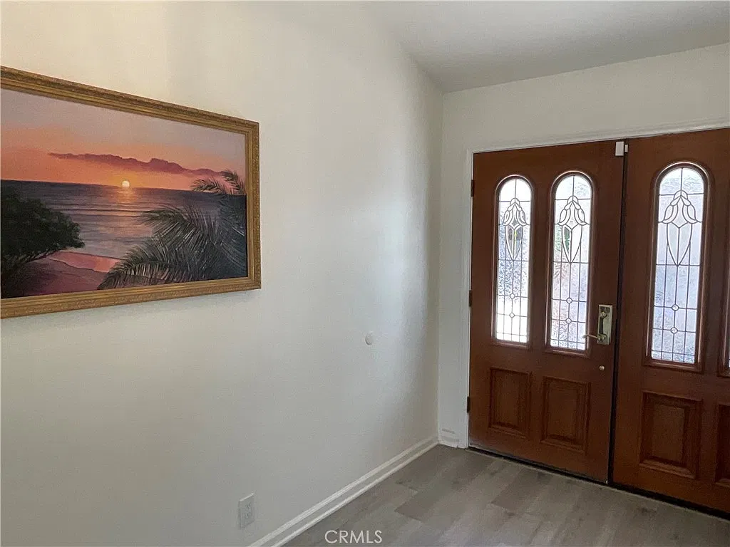 3 bed, 2113 sqft, $7,100 — Photo 2