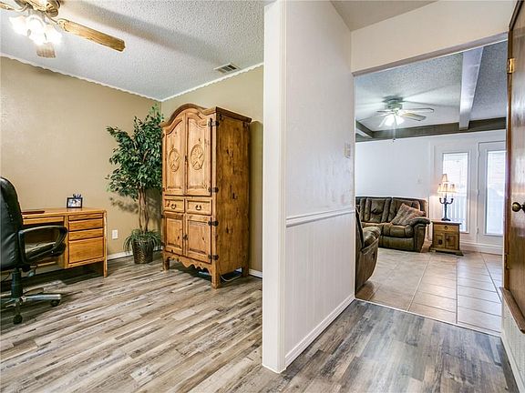 3rd image of 219 Meadowlark Ln