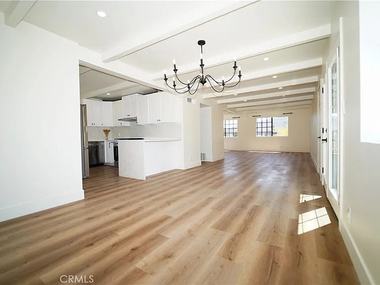 2615 Manhattan Ave — Photo 5