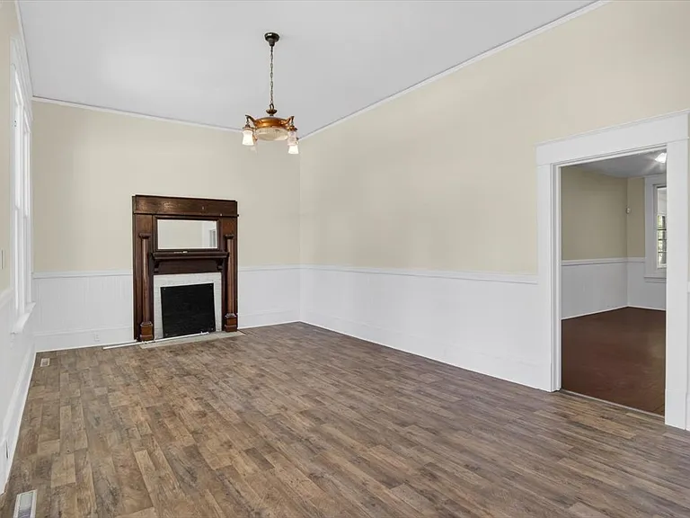 114 Forest Ave — Photo 1