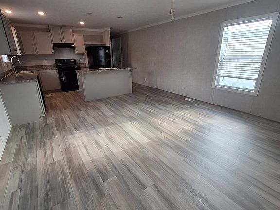 2nd image of 14 Deerpath Rd