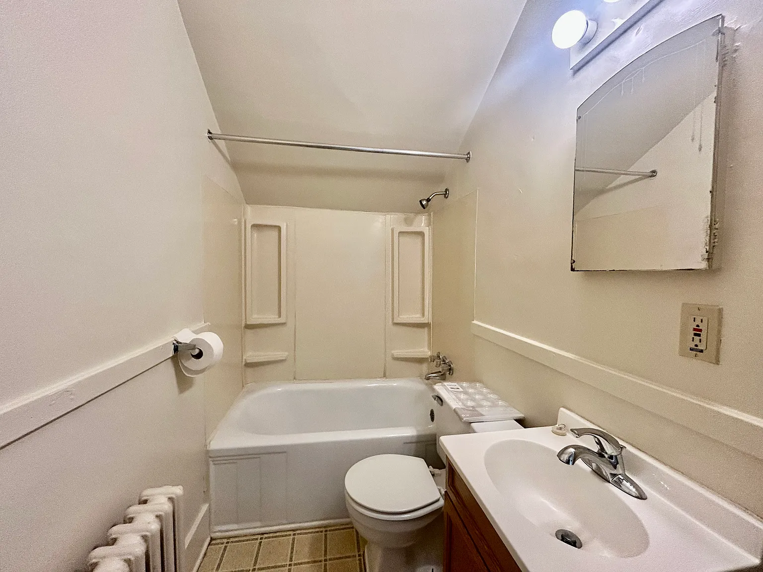 2 bed, 950 sqft, $950 — Photo 4