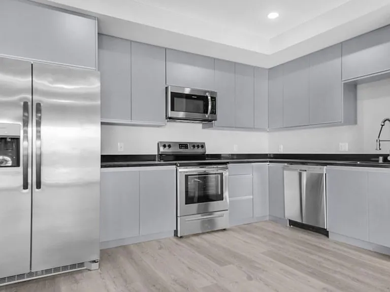 7040 Woodman Ave #107 — Photo 2