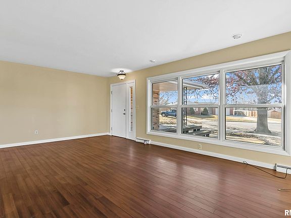3rd image of 11 Northridge