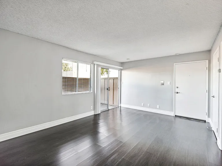 Metro Park Apartments - San Leandro — Photo 19