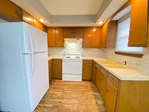 3rd image of 1308 E Cypress Ave