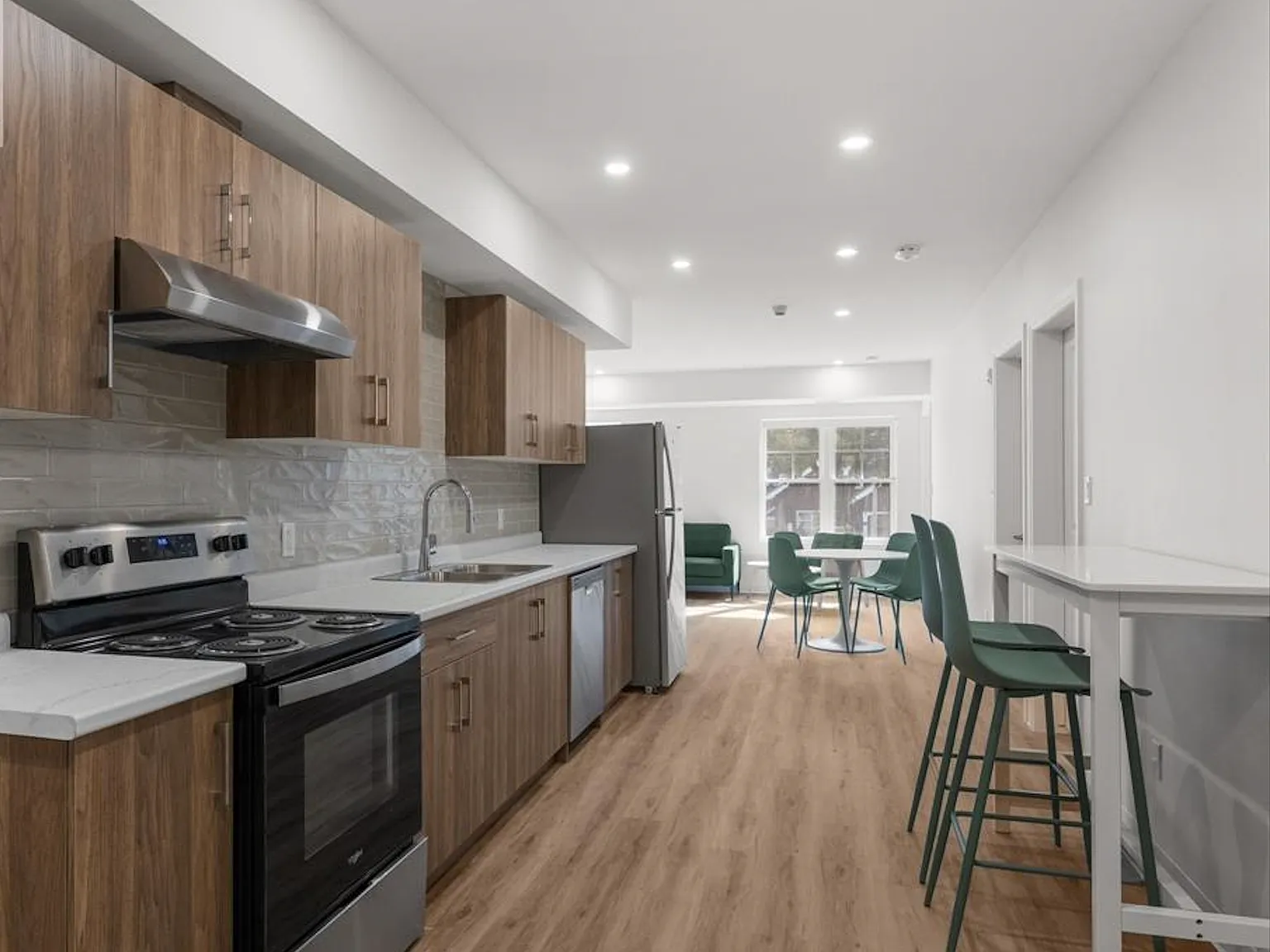 4 bed, $3,800 — Photo 1
