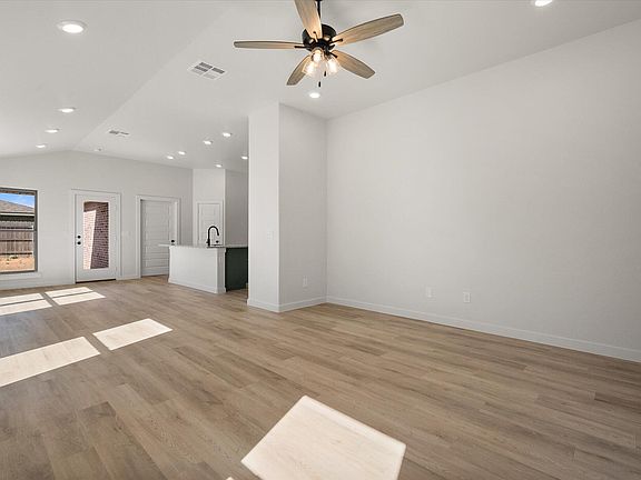 4th image of 2015 Cottonwood Ave