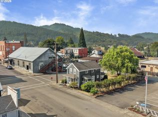 203 NE 2nd St, Oakland, OR 97462