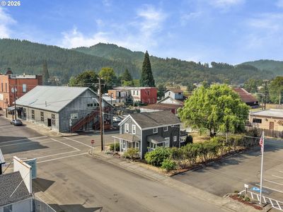 203 NE 2nd St, Oakland, OR, 97462