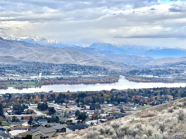 835 NE Conner Court, East Wenatchee, WA 98802
