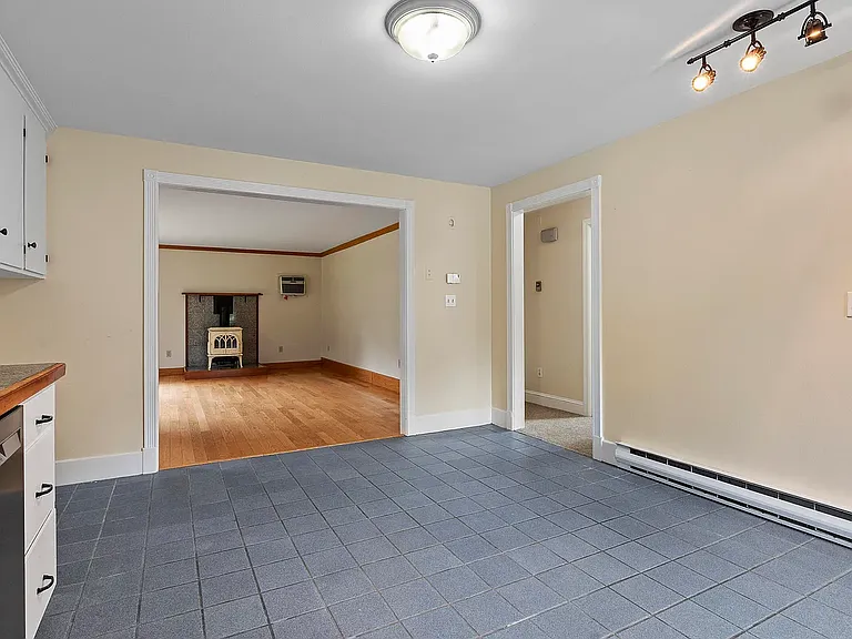 585 Walnut Hill Rd — Photo 12