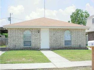 308 E Magnolia Dr, Chalmette, LA 70043