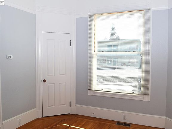 3rd image of 1524 Encinal Ave