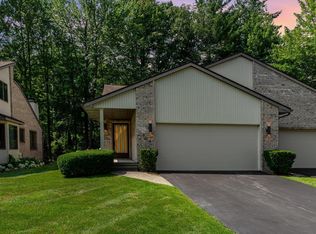 709 Shorefront Cir, Midland, MI 48640