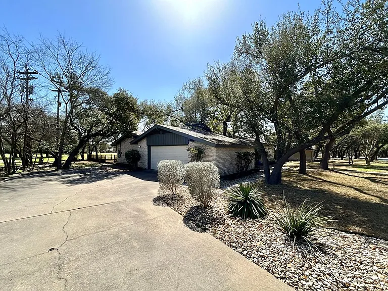 9108 Balcones Club Dr — Photo 24