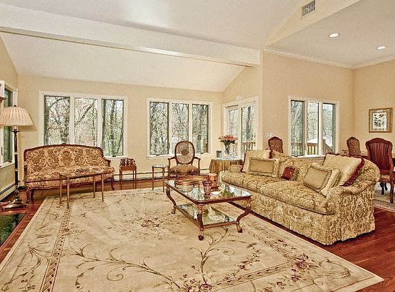 4th image of 25 Crestview Dr