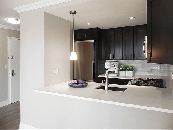 4th image of 310 Greenwich St APT 14J