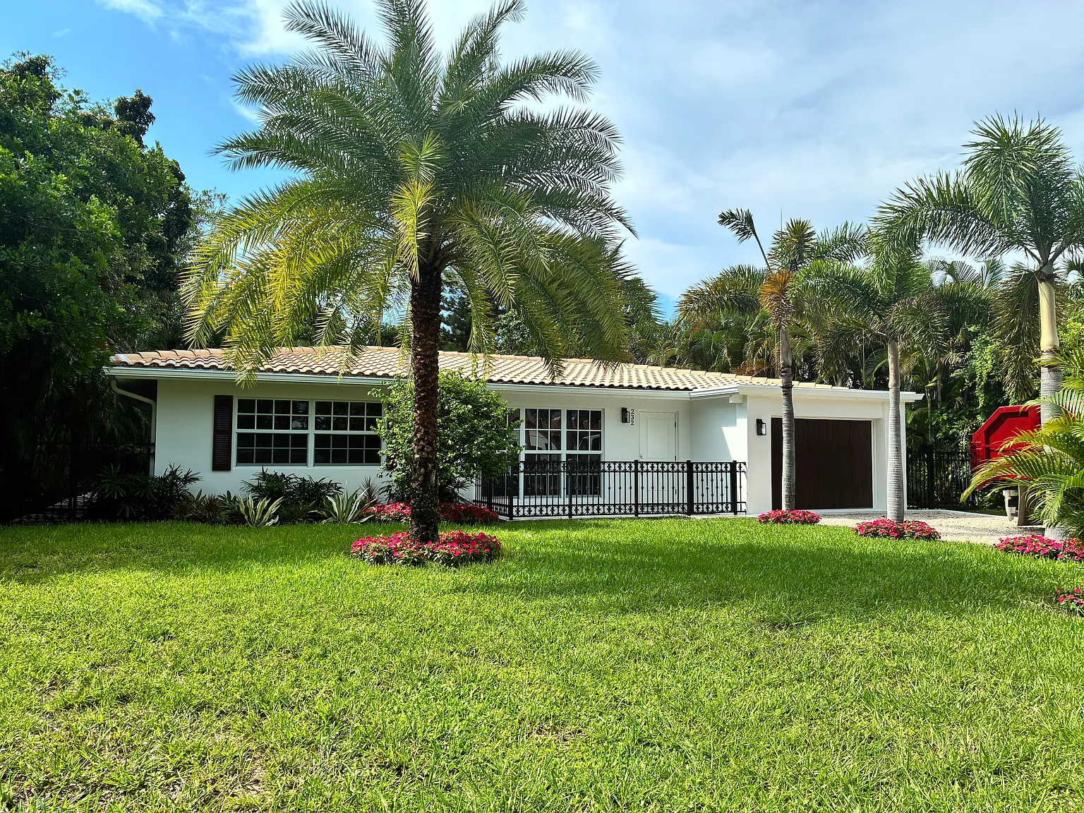 3 bed, 2076 sqft, $5,700 — Photo 1