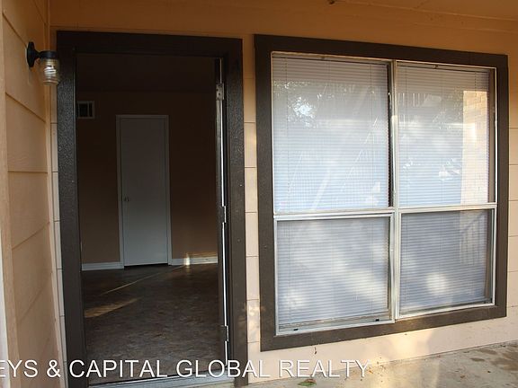 3rd image of 1002 Gunnison St APT C