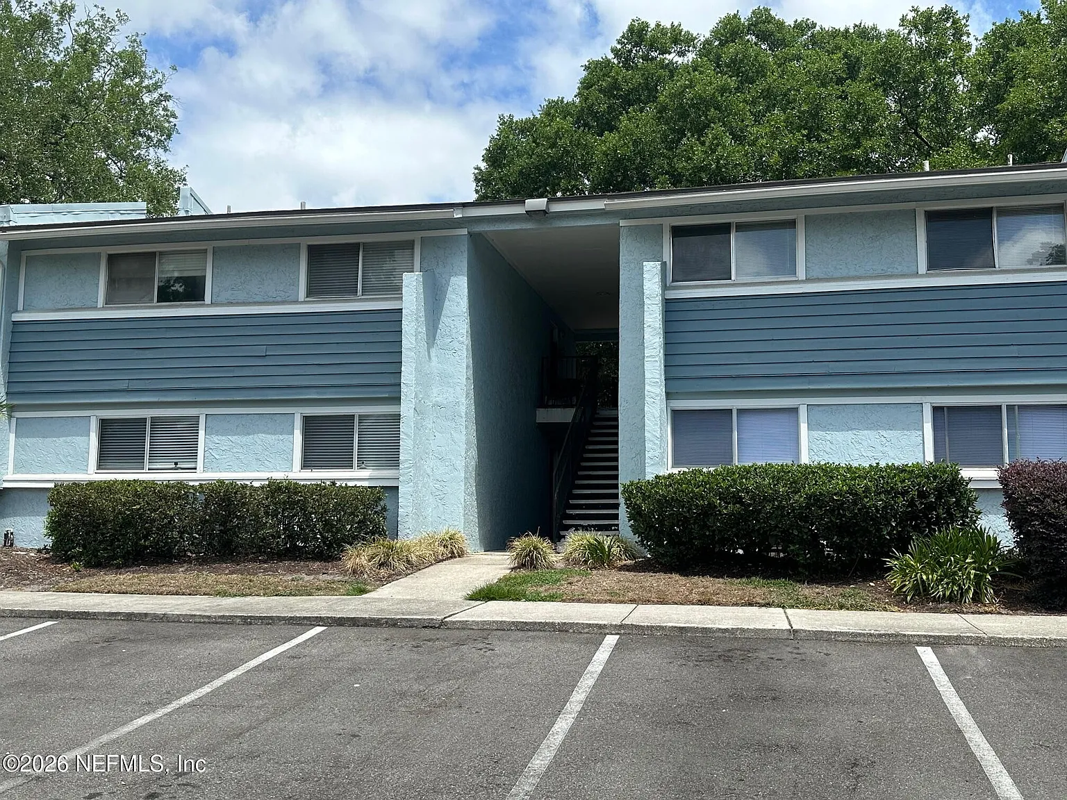 2 bed, 1.0 bath, 880 sqft, $1,300 — Photo 2