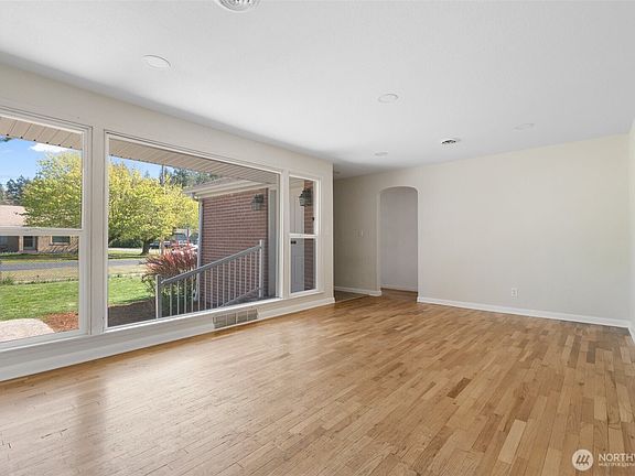 5th image of 189 Keithahn Street S