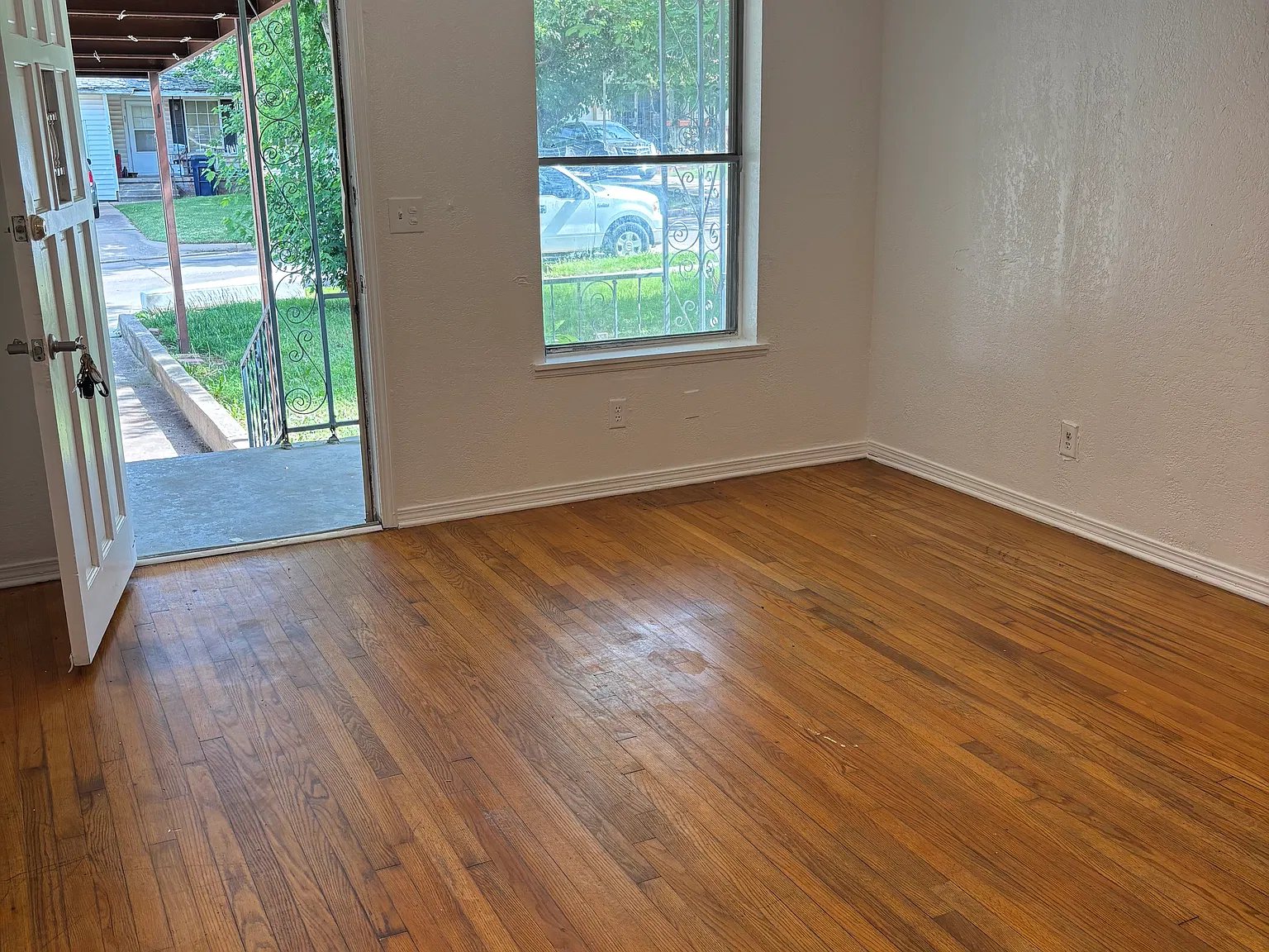 4 bed, 1242 sqft, $1,400 — Photo 3
