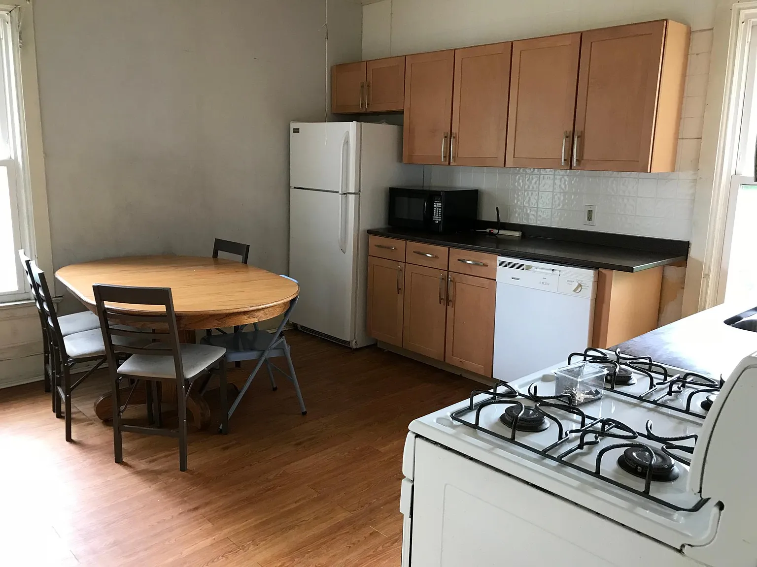 8 bed, $900 — Photo 4