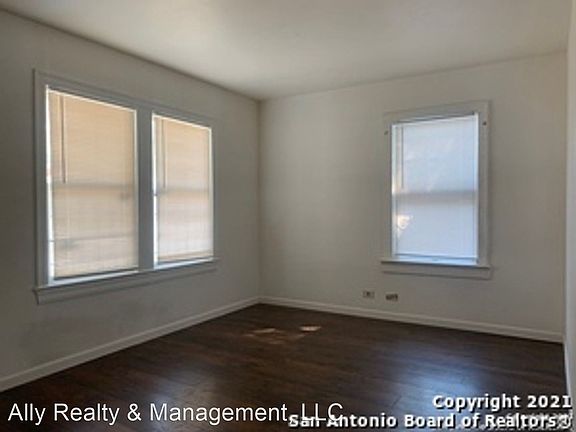 5th image of 3007 S New Braunfels Ave