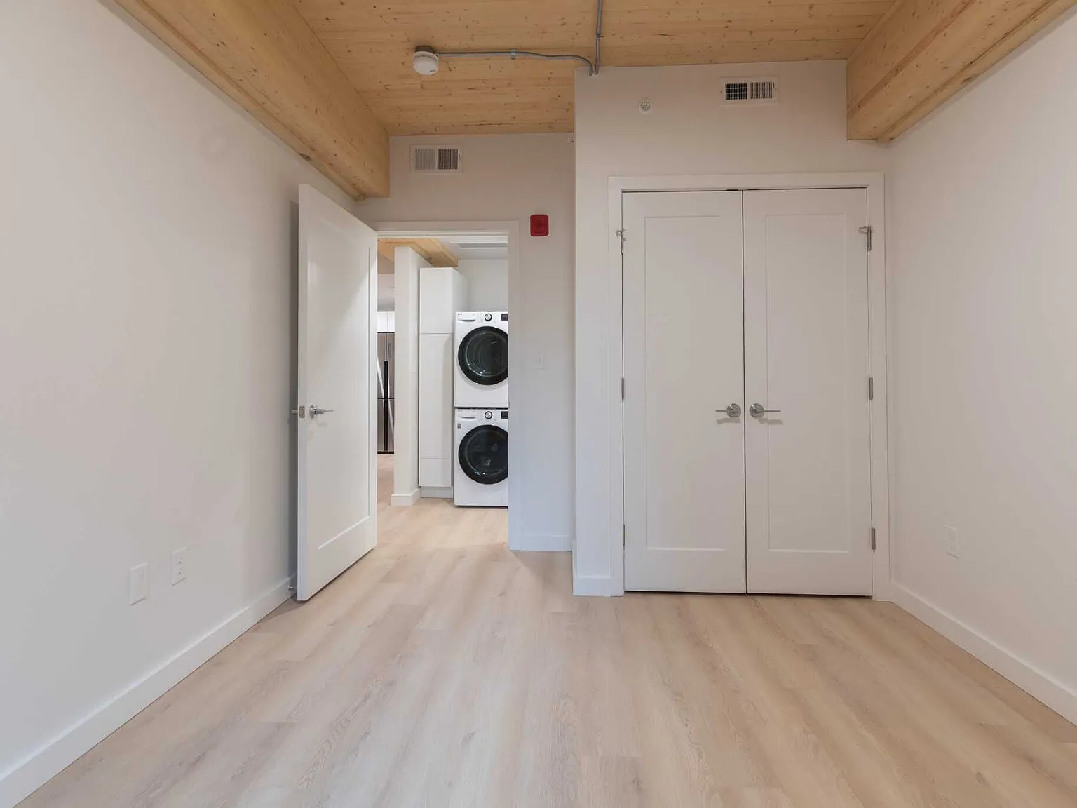 3 bed, $5,100 — Photo 4