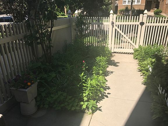 2nd image of 5525 N Sawyer Ave