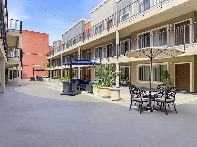 City Plaza Apartments — Photo 17
